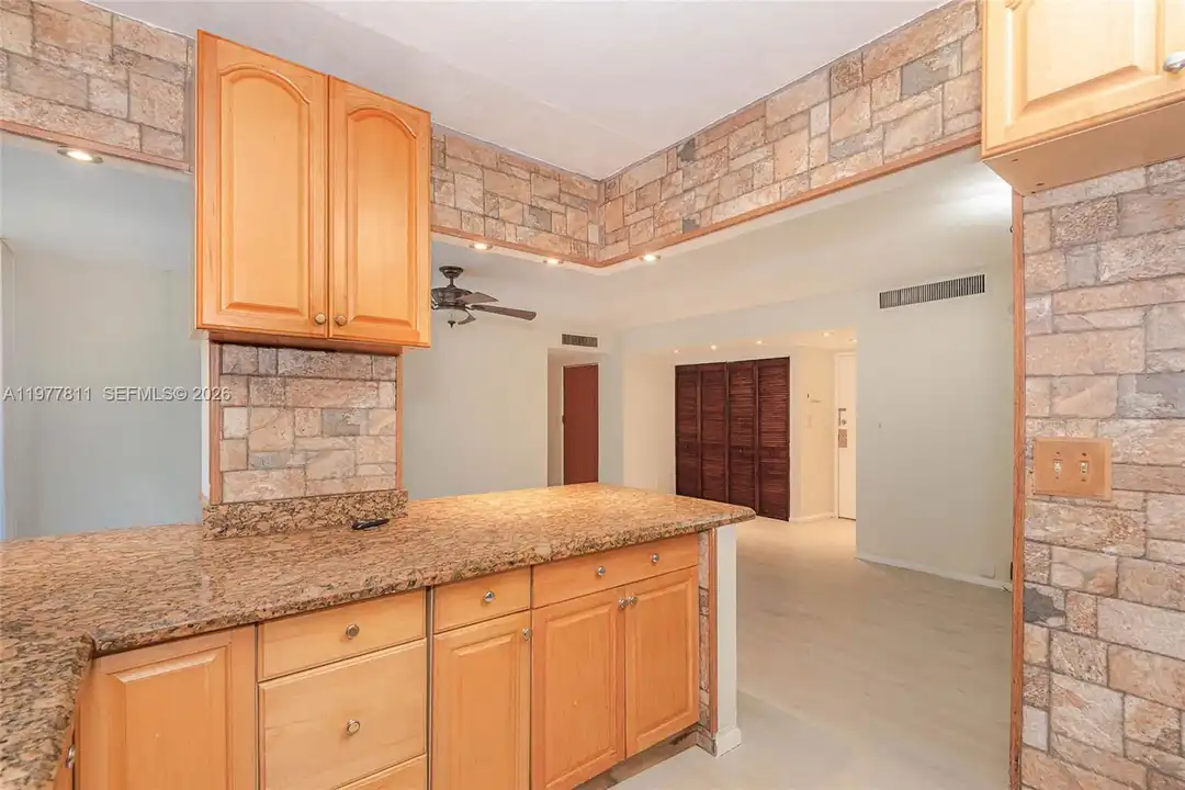 17021 N Bay Rd - View 4
