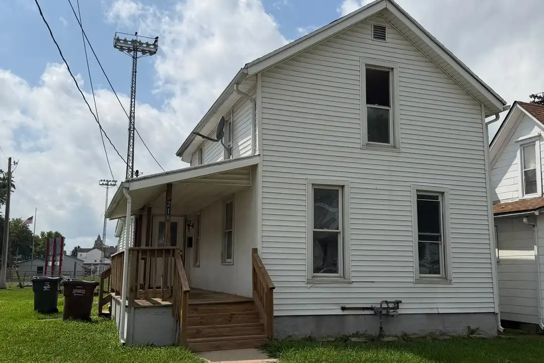 218 Manning St – photo 1