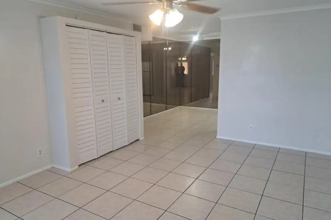 2671 Riverside Dr unit 6 - View 2