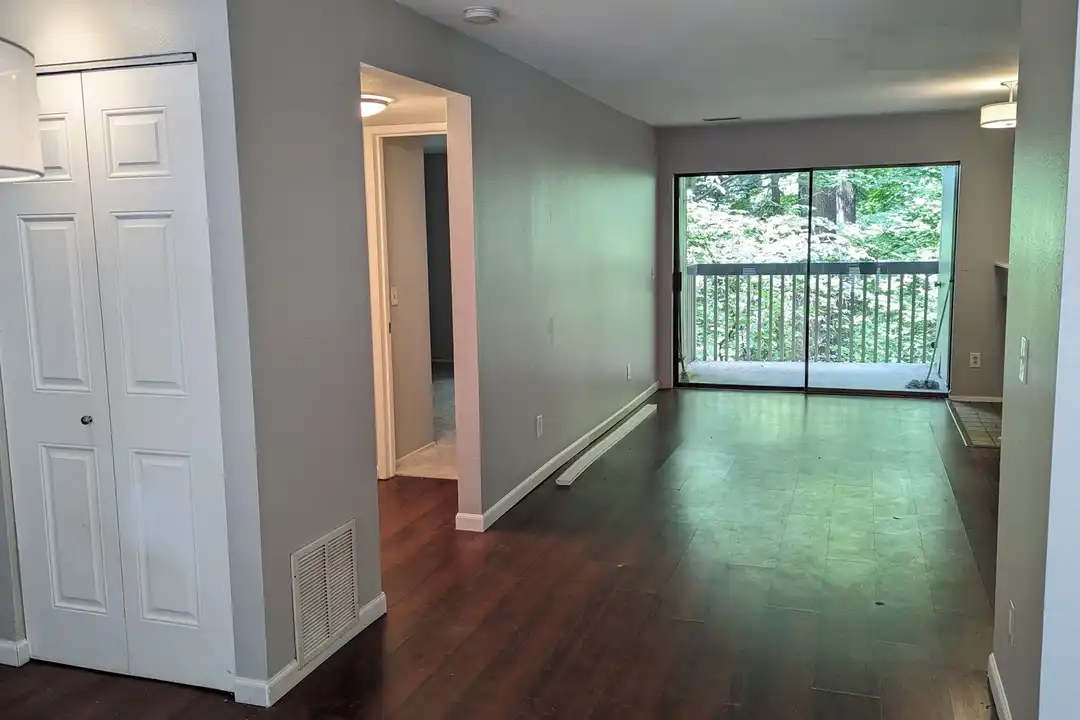 10819 NE 37th Pl unit # 107 - View 6