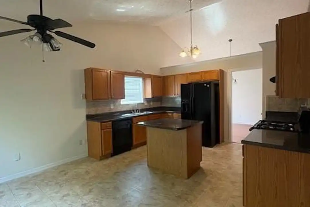 95 Saddlebrook Dr - More