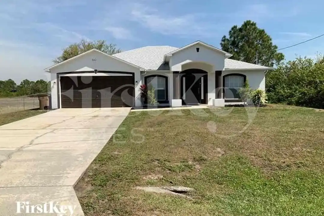 541 Hawthorne Ave S - View 2