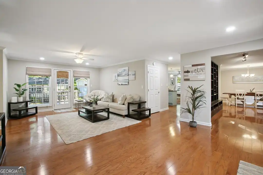 102 Hickory Dr - View 4