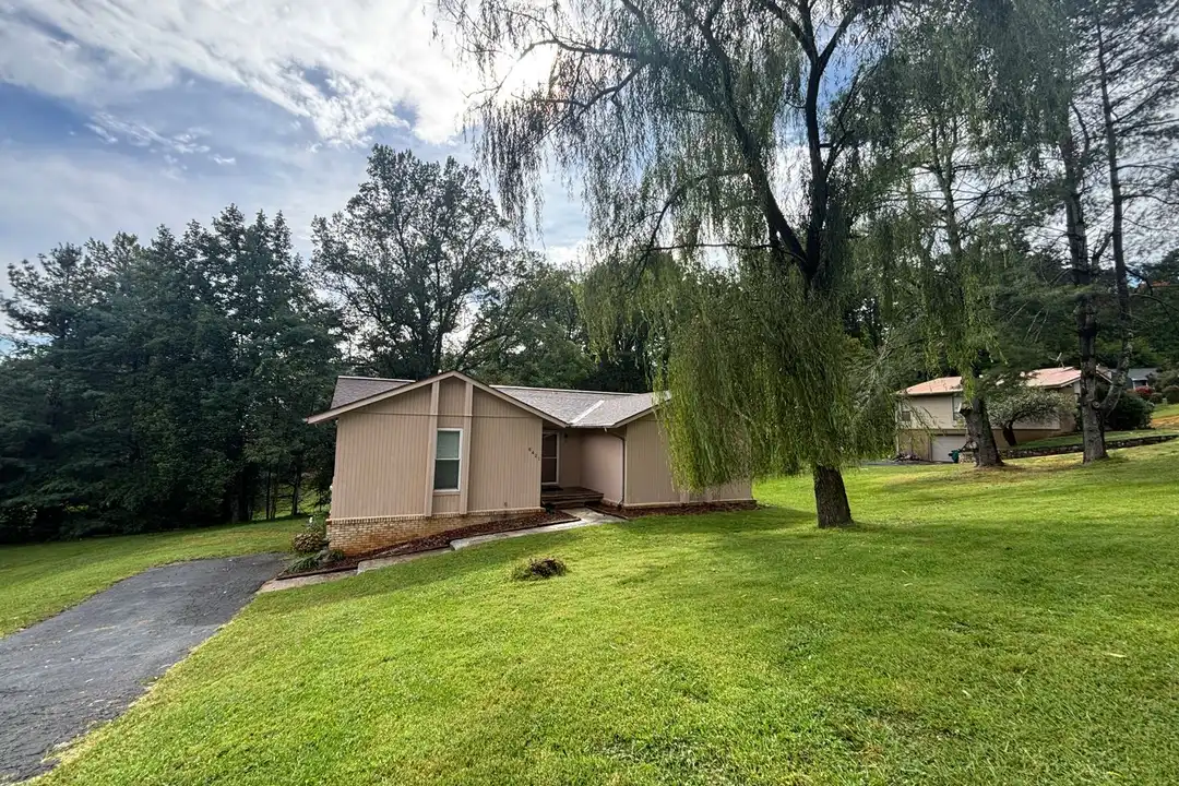 6421 Orchard View Ln – photo 1 of 48