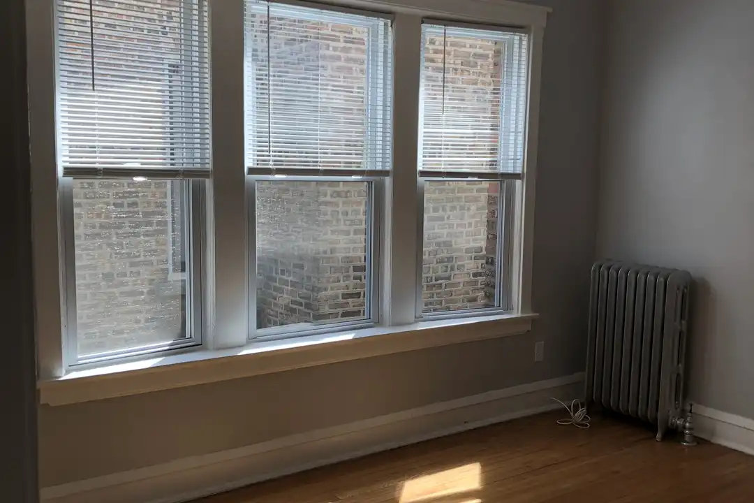 1617 W Rascher Ave unit 3 Middle - View 4