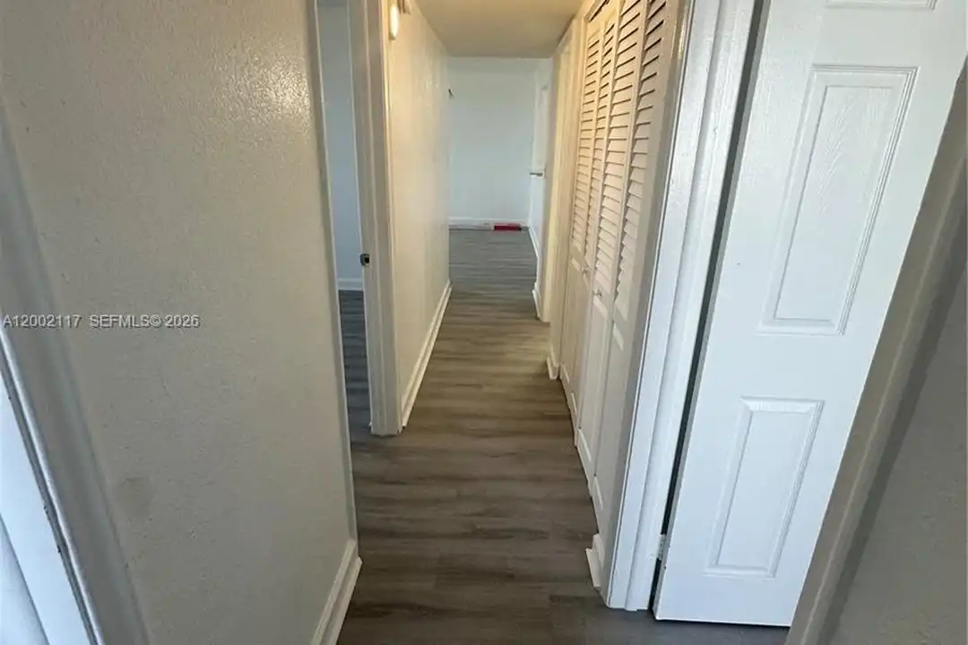 Apartment in Miami - View 5