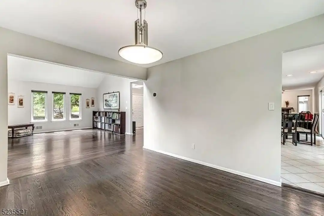 33 Highmount Ave - More