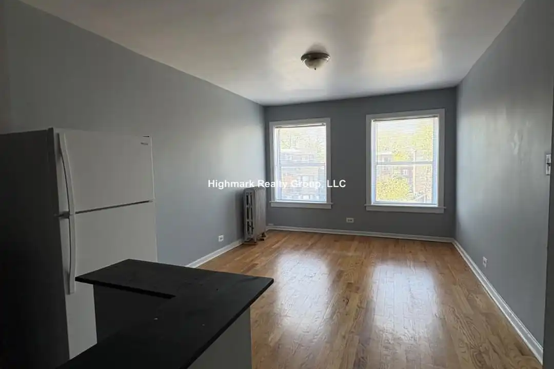 Apartment in Chicago - More