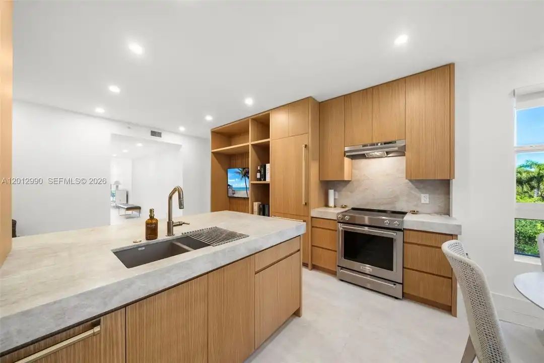 701 Crandon Blvd #401 - More