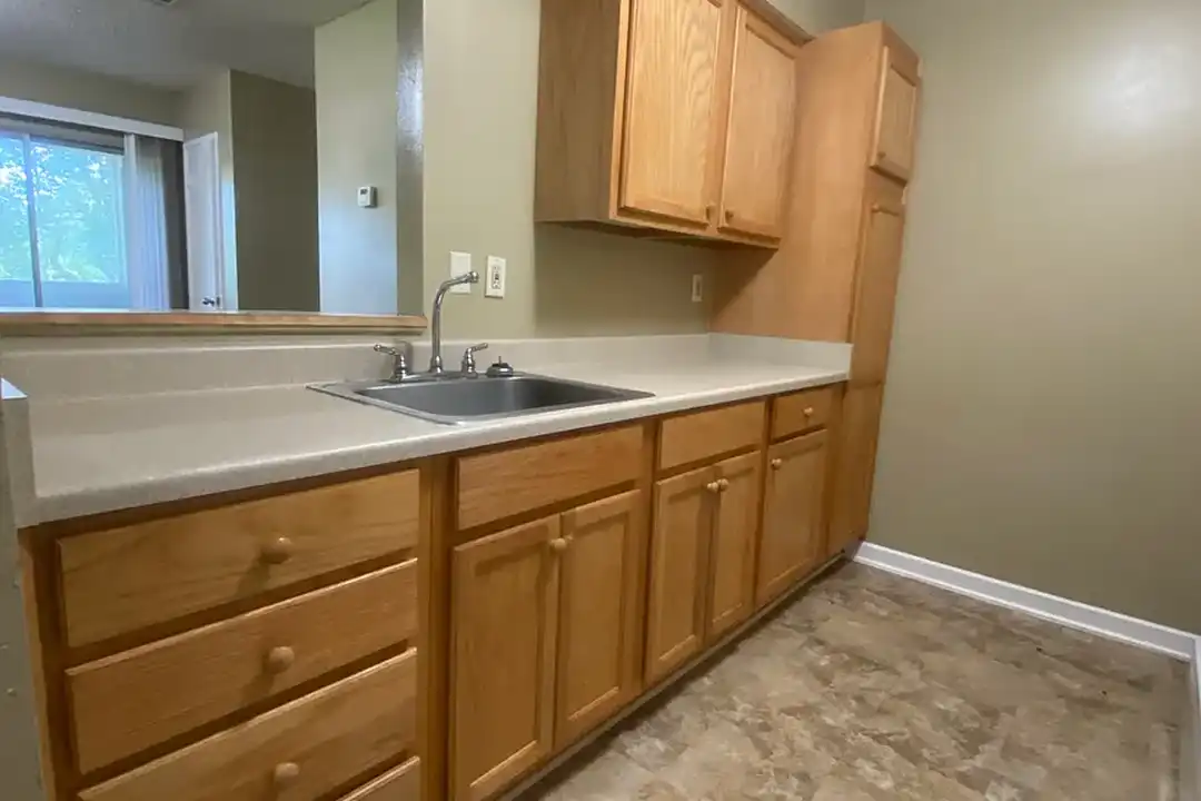 OAKVIEW APARTMENTS - View 6