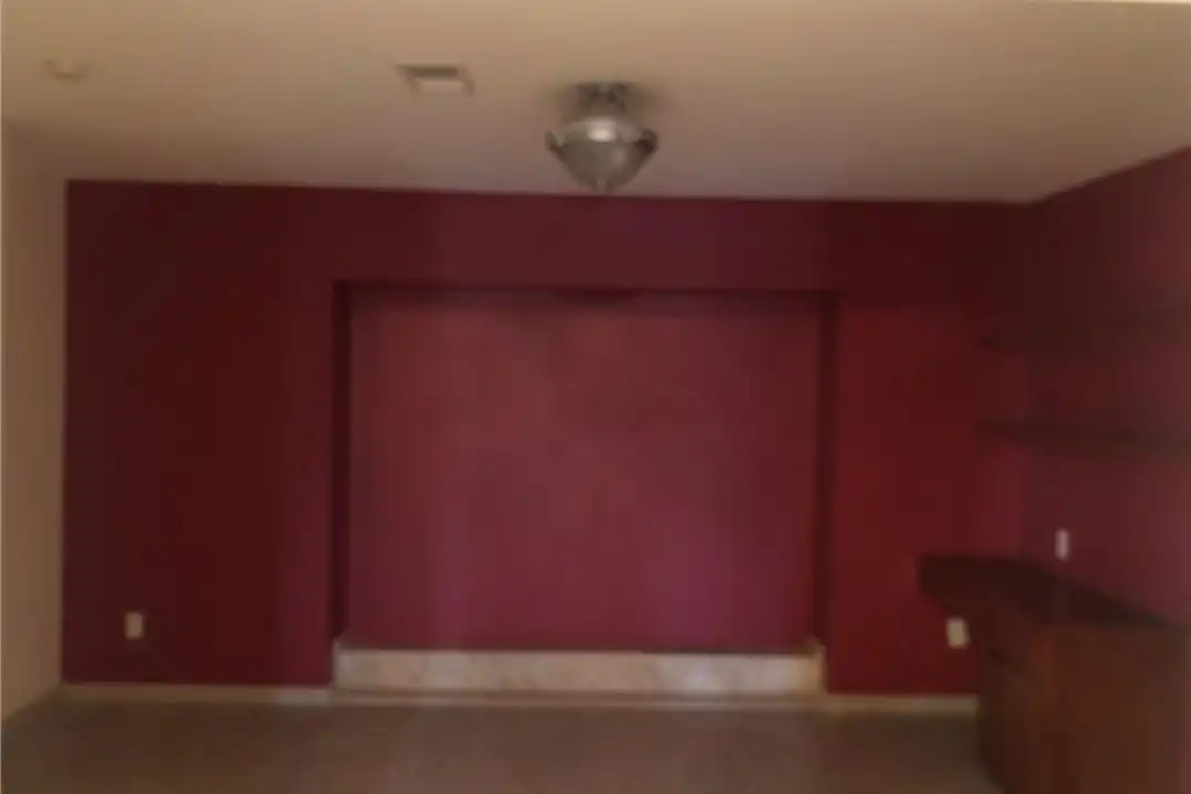 400 Jackson Ave W - View 5