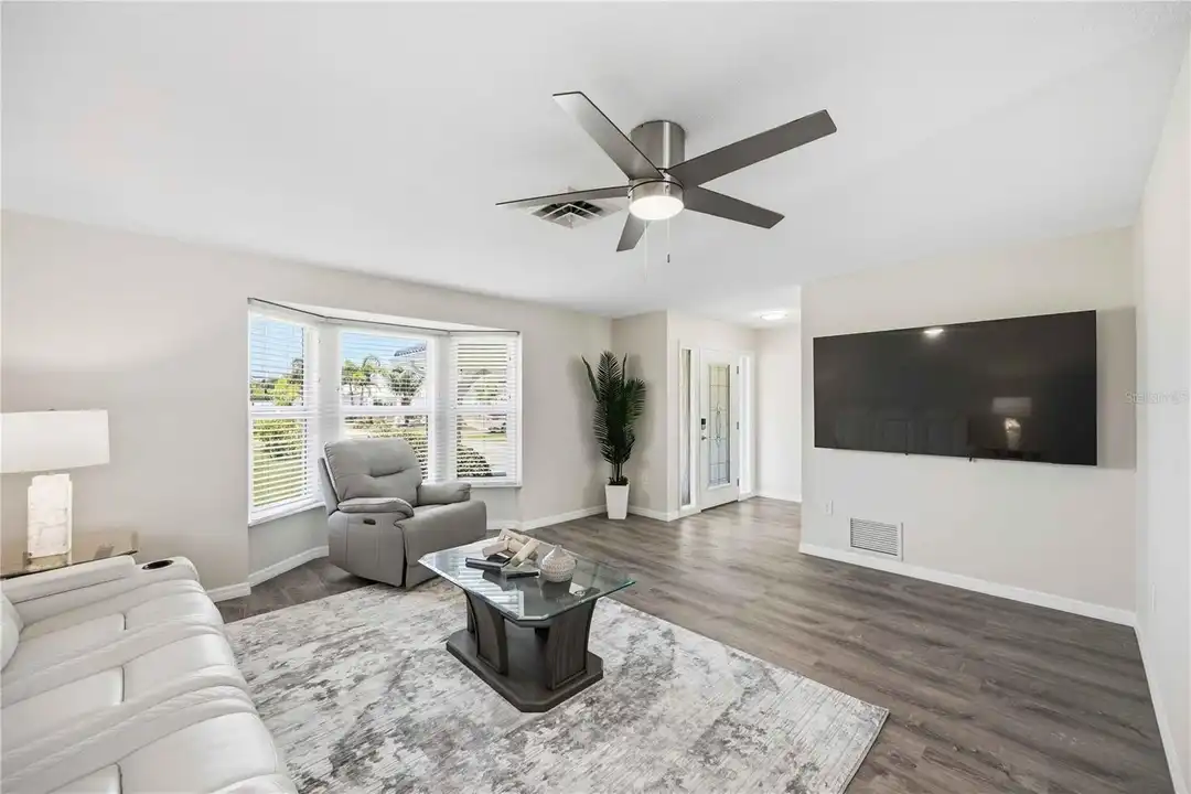 1933 Fairview Dr - View 6