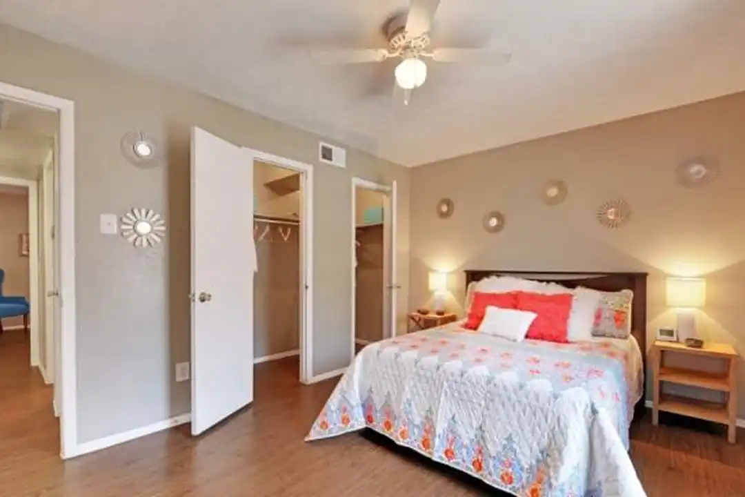 2222 Graycliff Dr unit # 2121 - More