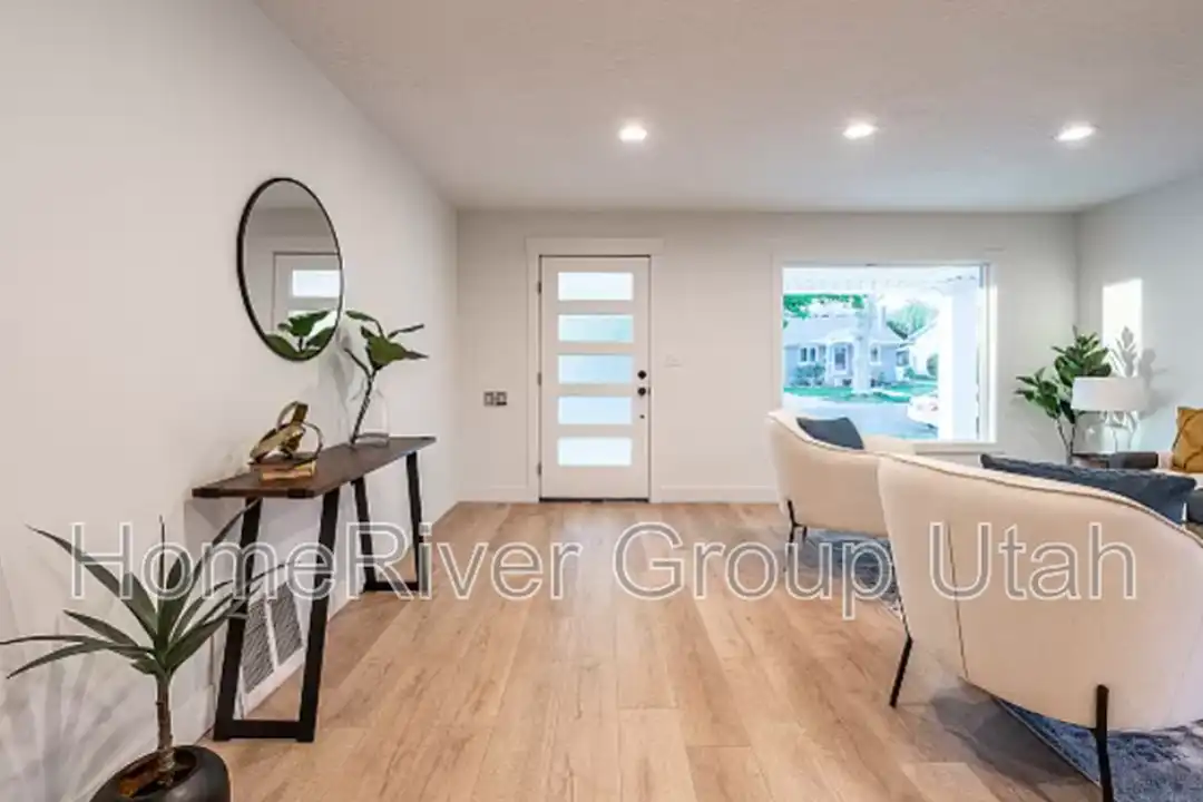 1626 Downington Ave S - More