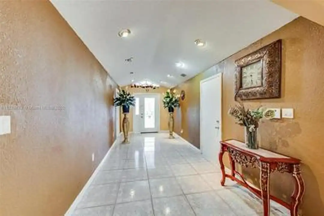House in Miami - View 2