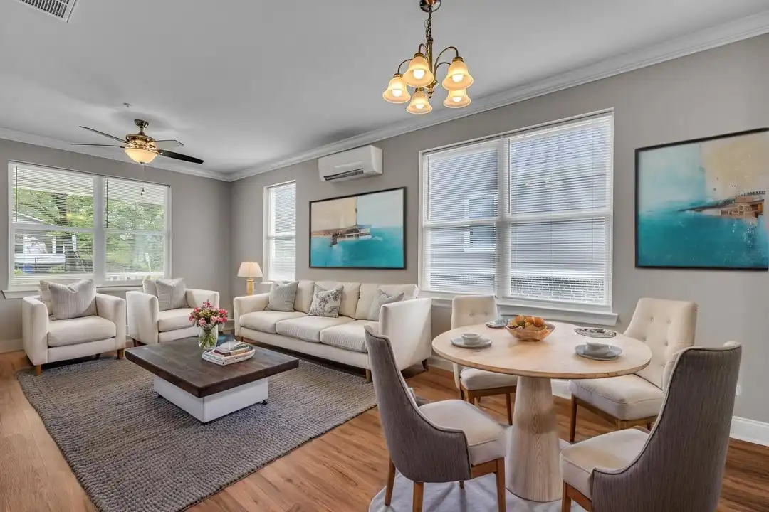 702 Moore St - View 5