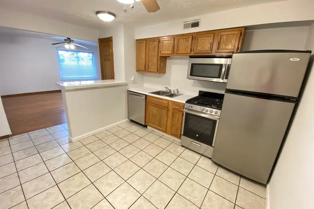 1770 Summit St unit 3B - View 4