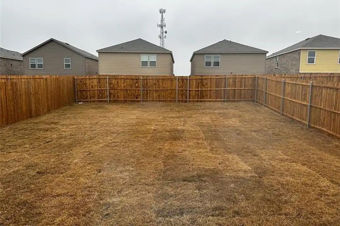 320 Glenwick Ln - View 2