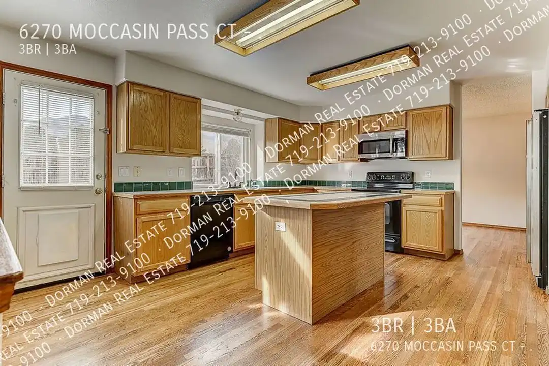6270 Moccasin Pass Ct - View 3