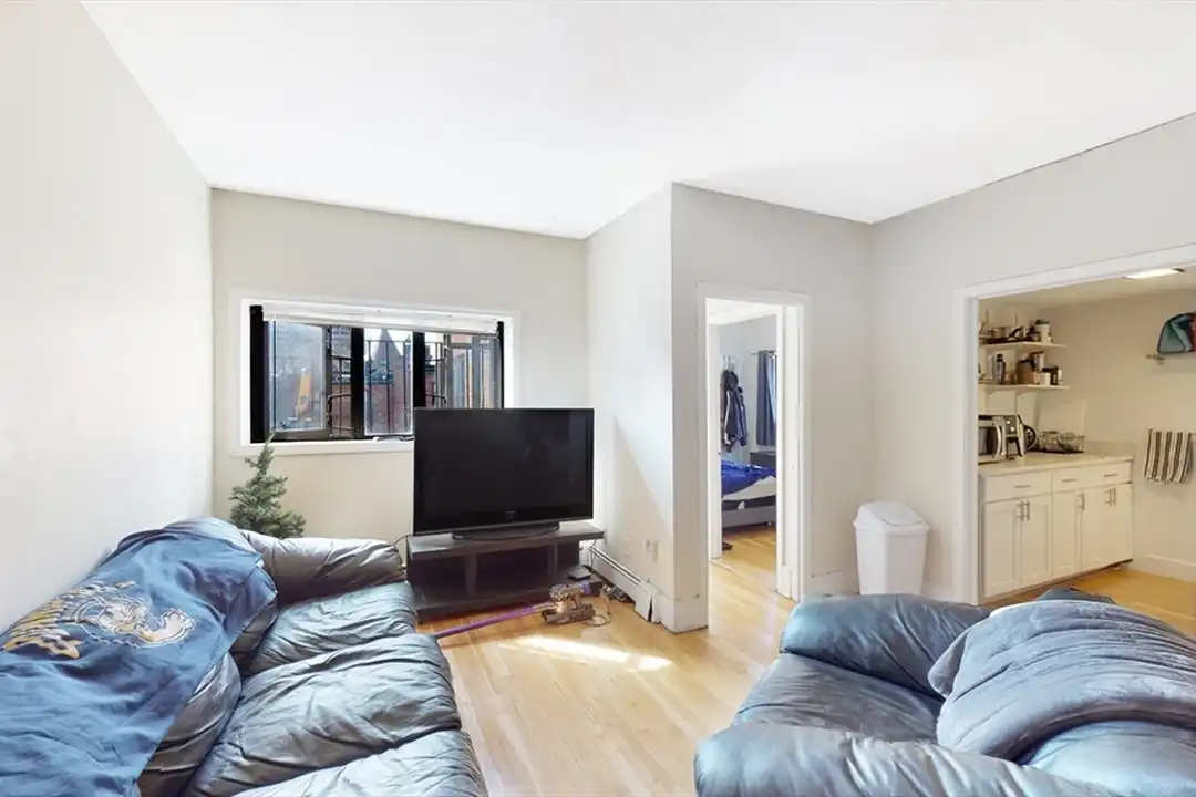 513 Beacon St unit 10 - View 3