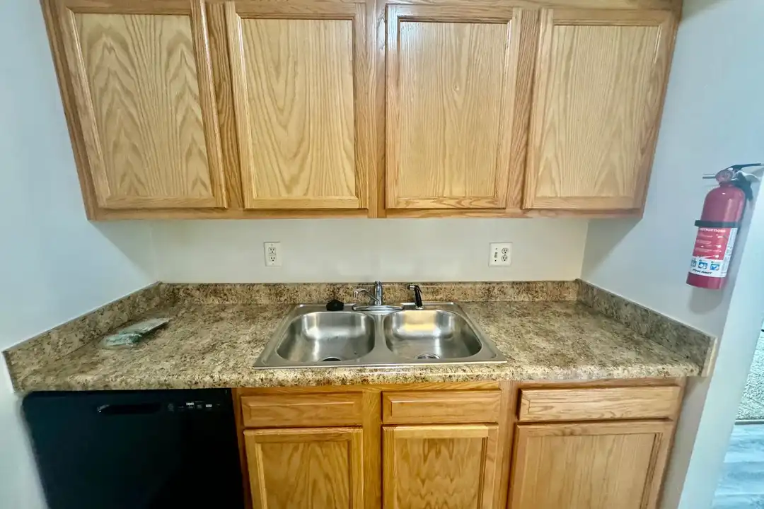 913 Washtenaw Ave unit #18 - View 4