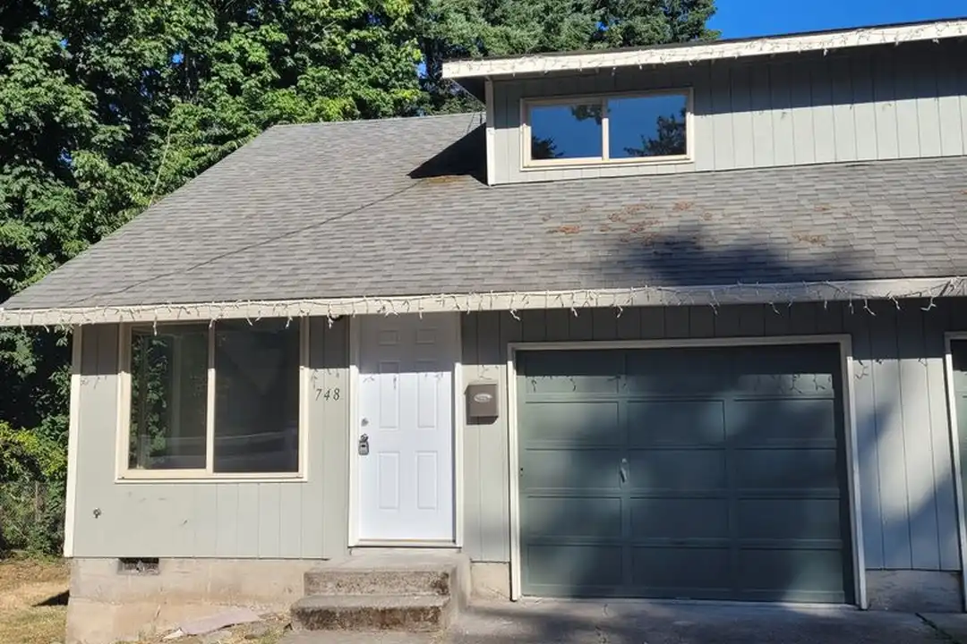 748 N 12th Ave – photo 1 of 12