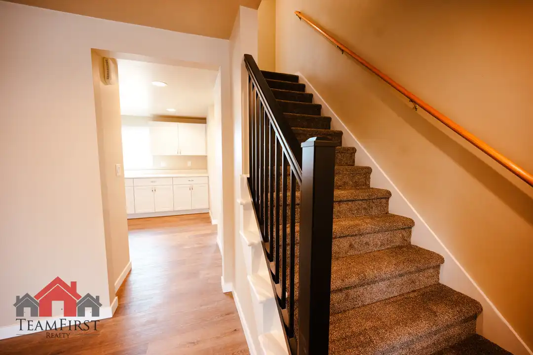 2022 Terry Ln - View 6