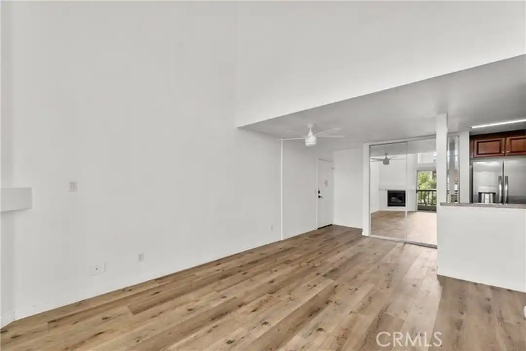 5500 Owensmouth Ave unit 317 - More