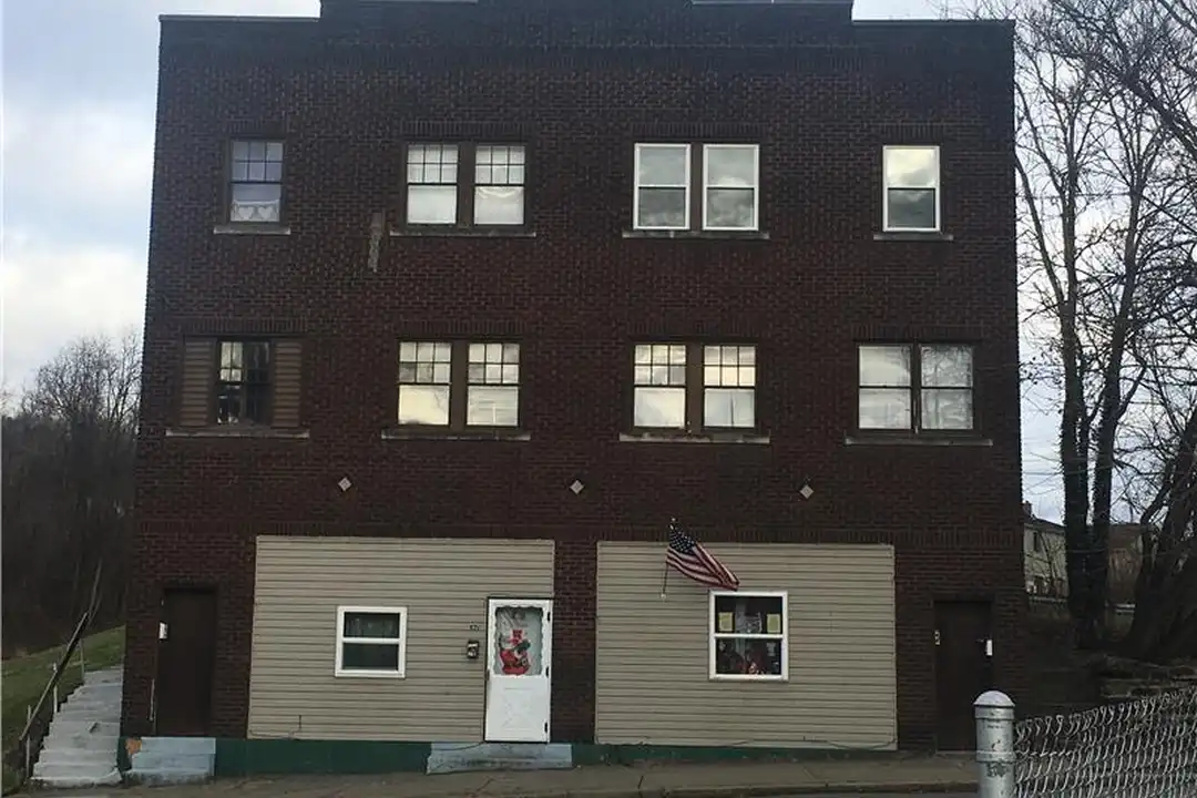 567 S 4th St unit # D – photo 1 of 10