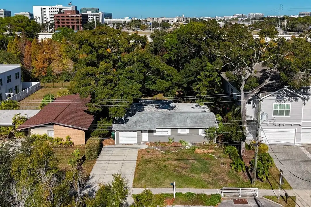 4513 W Gray St – pohled 3