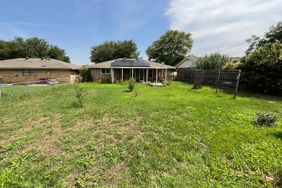 House in Iowa Park - View 2