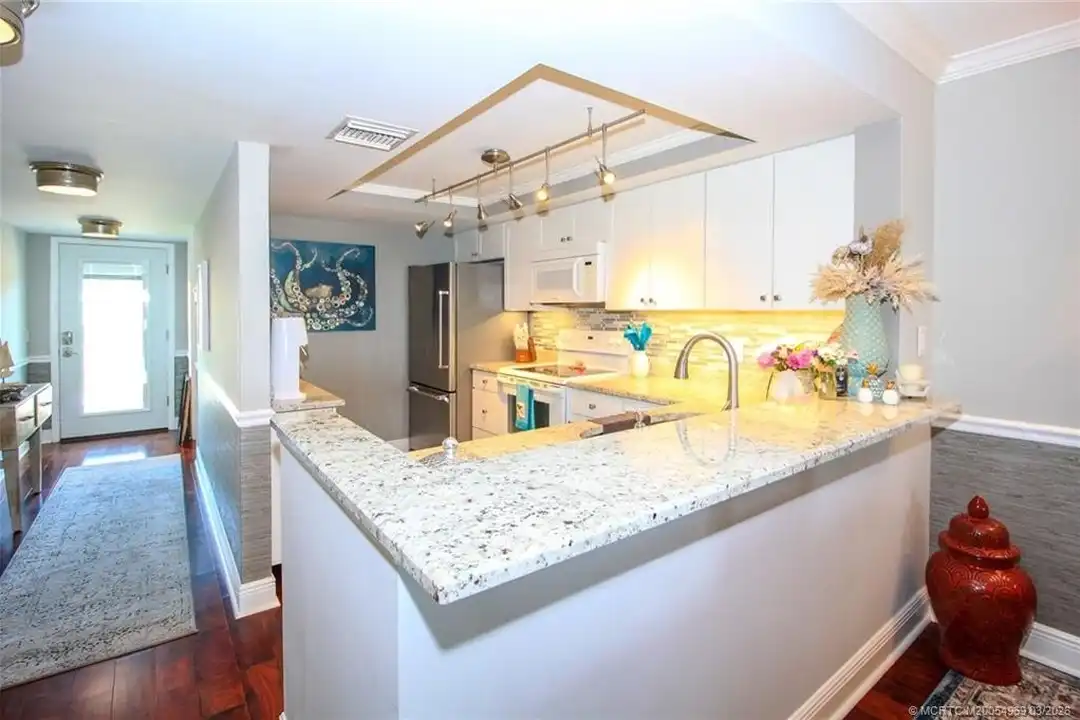 20 NE Plantation Rd #204 - More