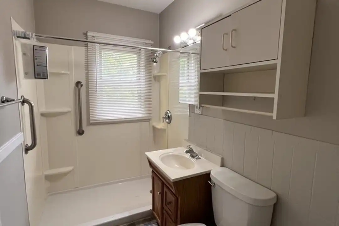 2310 Washington St - More