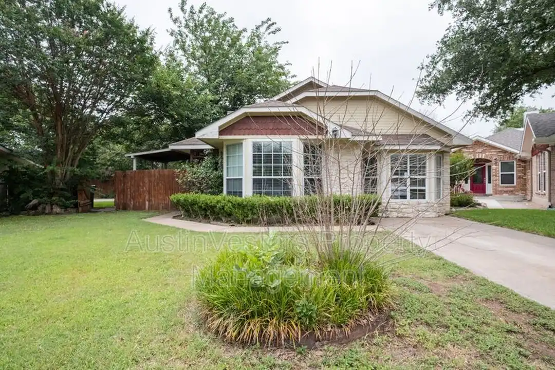 House in Austin - View 2