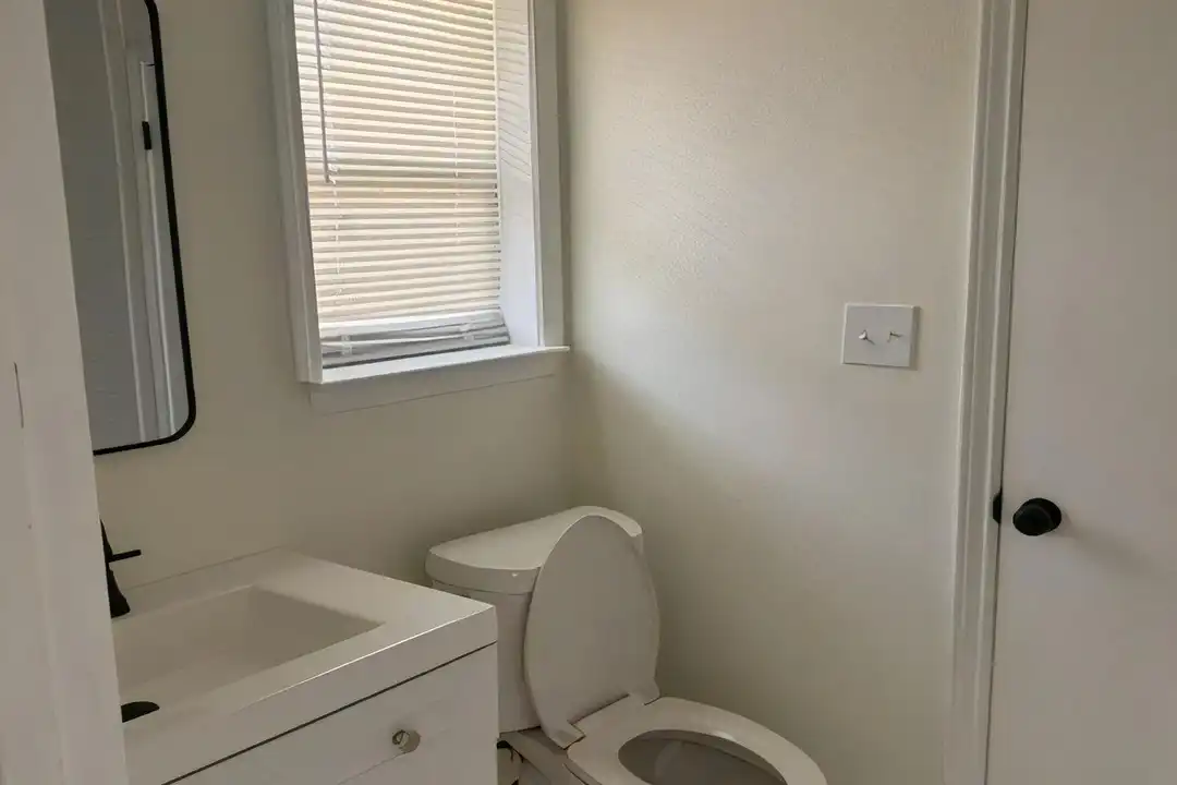 13360 Southview Ln - More