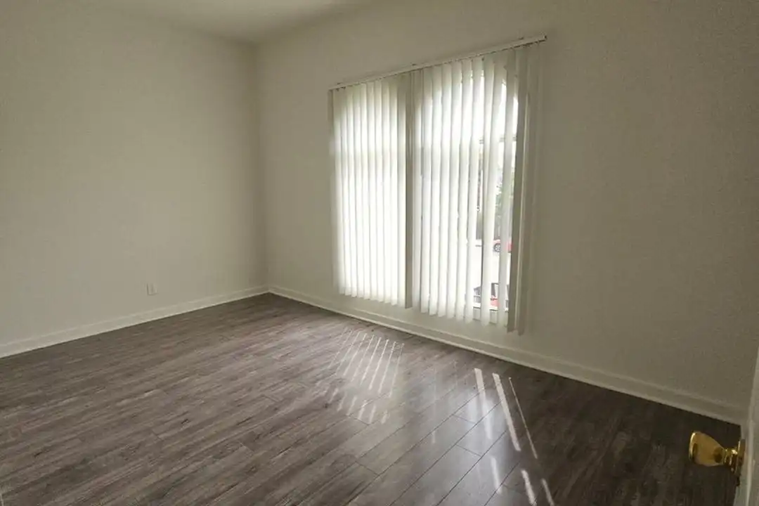 828 S Glendale Ave unit 11 - View 5