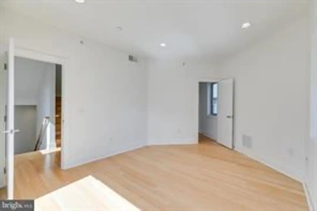 1106 Hope St - View 6