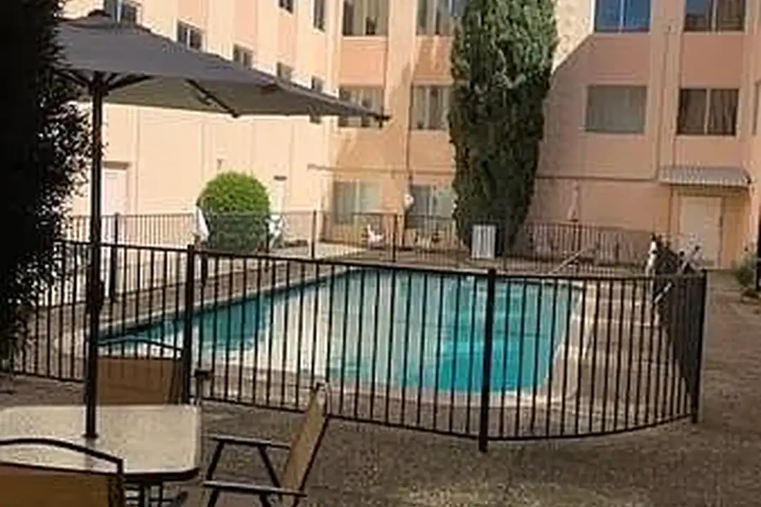 Apartment in Redwood City - More