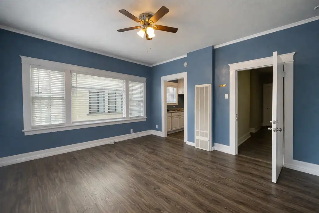326 W 5th St unit 08 - View 5