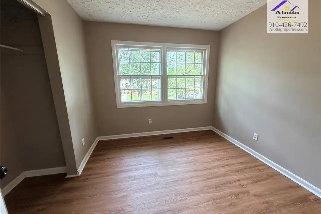 7313 Ryan St - More