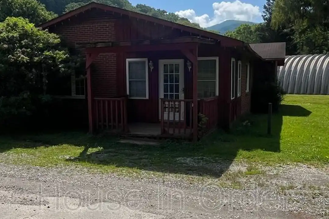 54 Cottage Dr unit A – photo 1 of 13