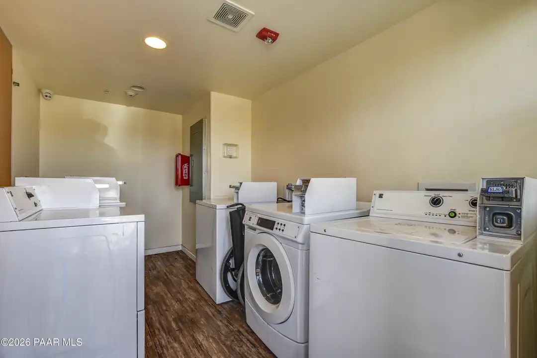 1141 E Gurley St #19 - More