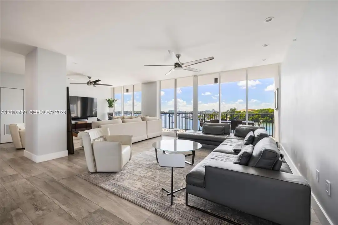 Apartment in Miami - View 3