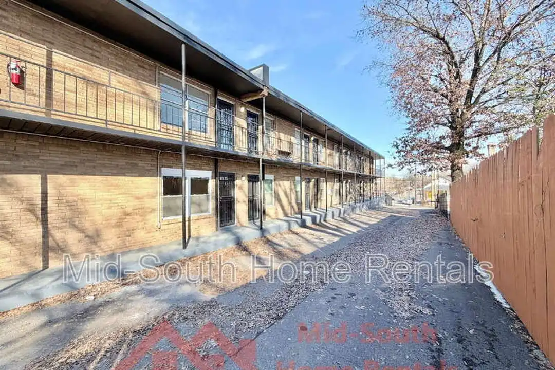 139 N Claybrook St unit 6 – pohled 2