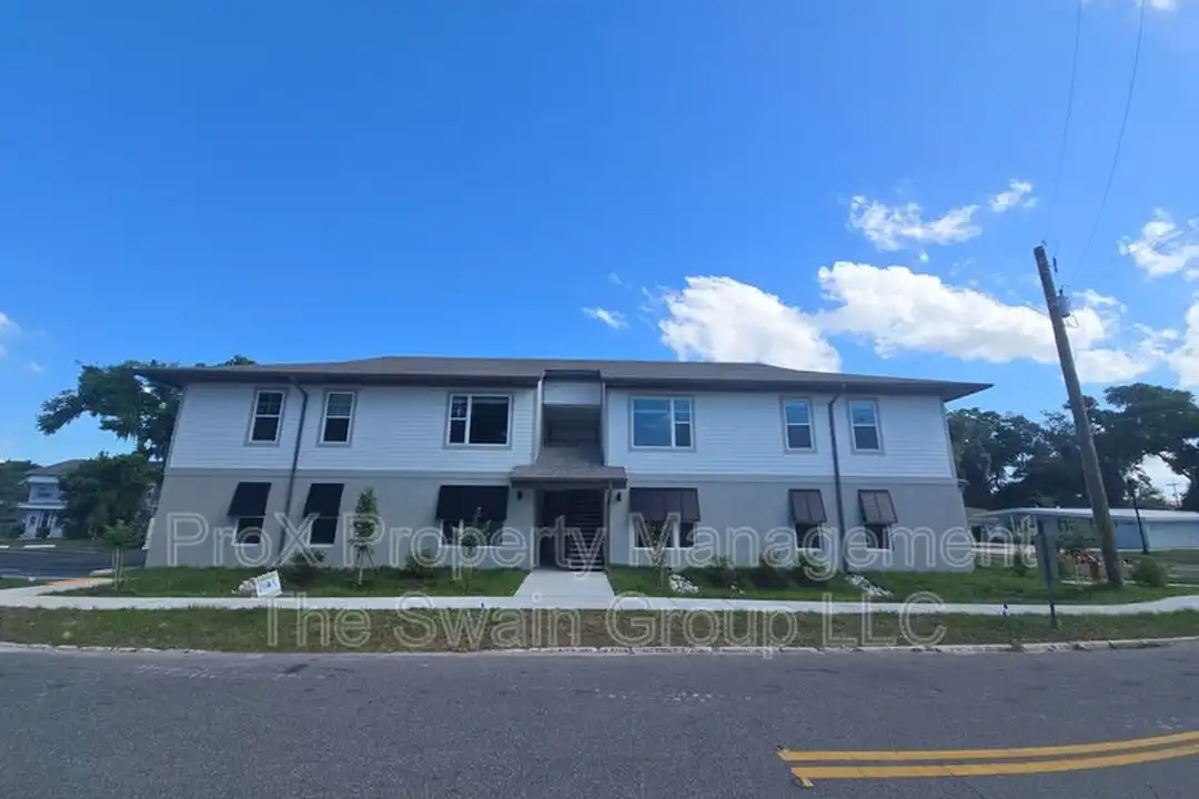 701 Bates Ave SW unit 201 – photo 1