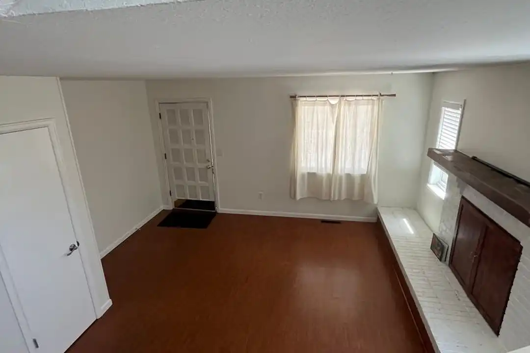 332 S Carr Ave W - View 3