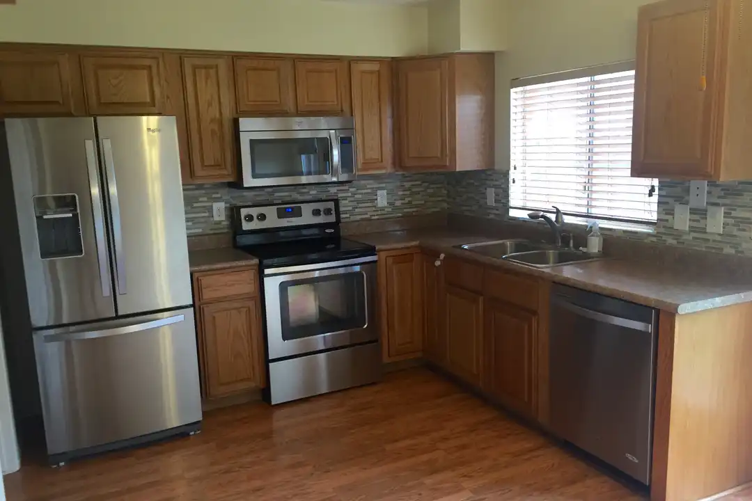 909 E Lodge Dr - View 3