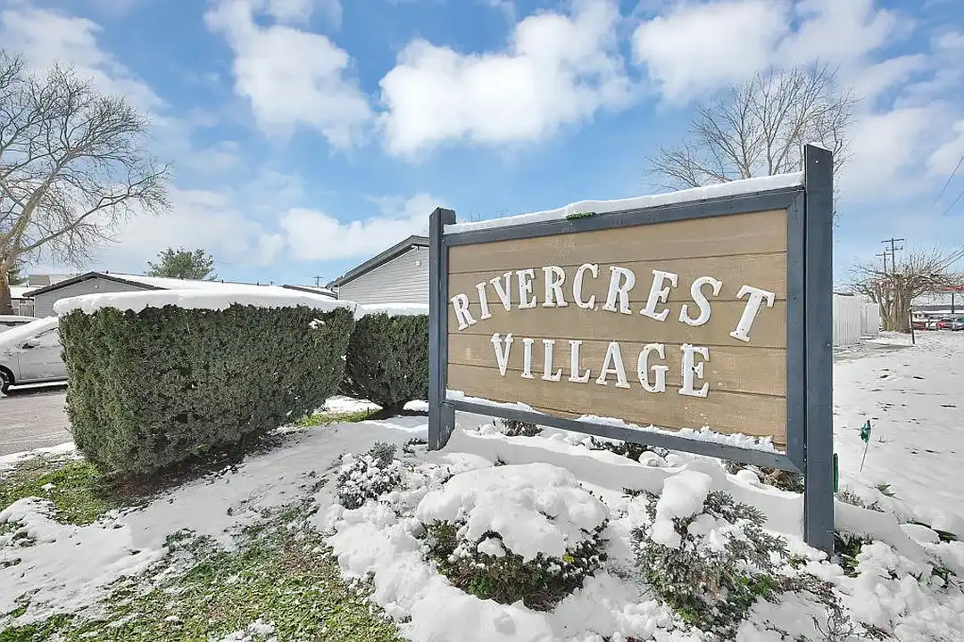 Rivercrest Village Apartments – photo 1 of 4