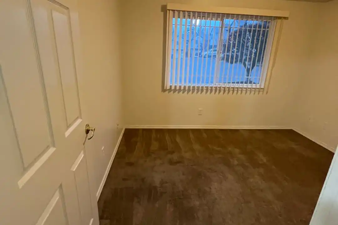 1301 SE Ellsworth Rd - View 6