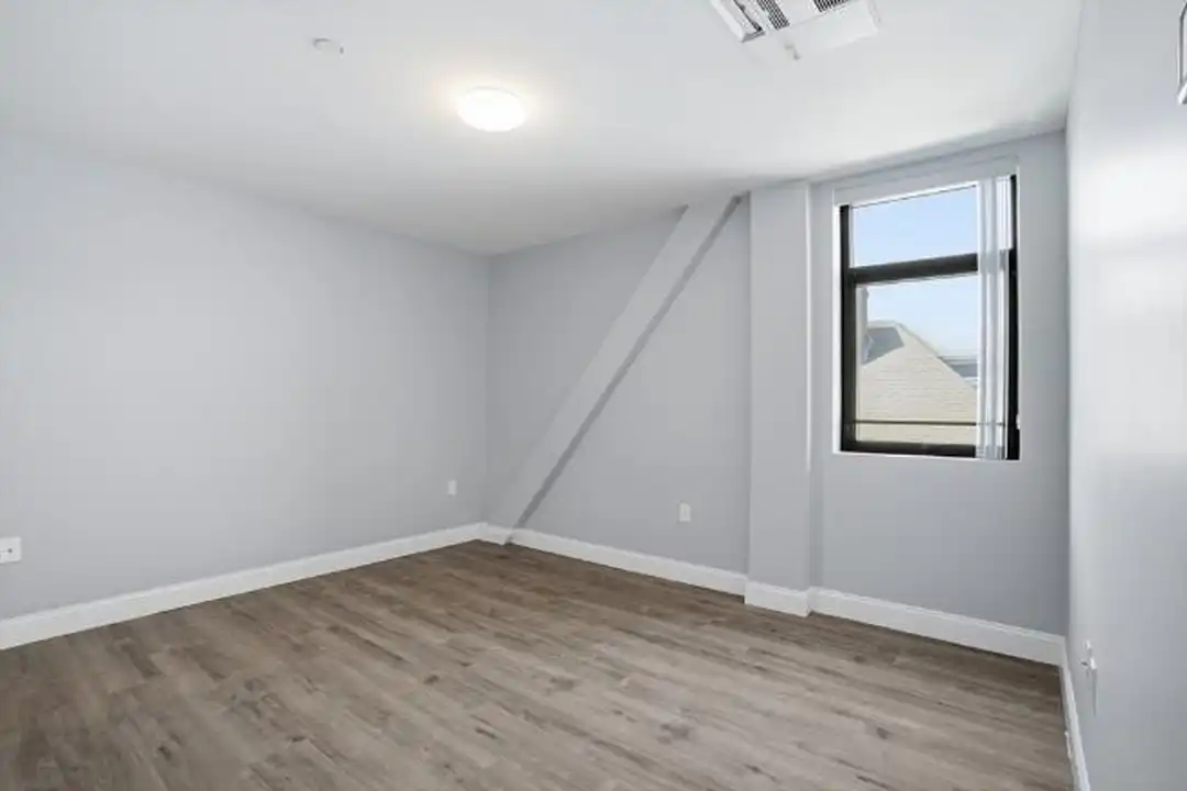 632 Centre St - View 6